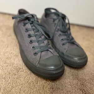Converse women’s 7 mens 9